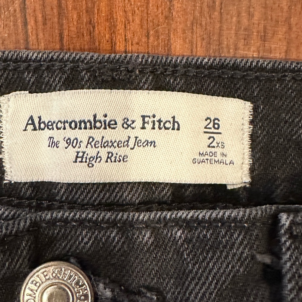 Abercrombie & Fitch the 90s Relaxed Jean High Rise